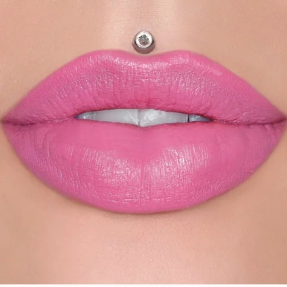 Jeffree Star Bold Fuchsia Lipstick